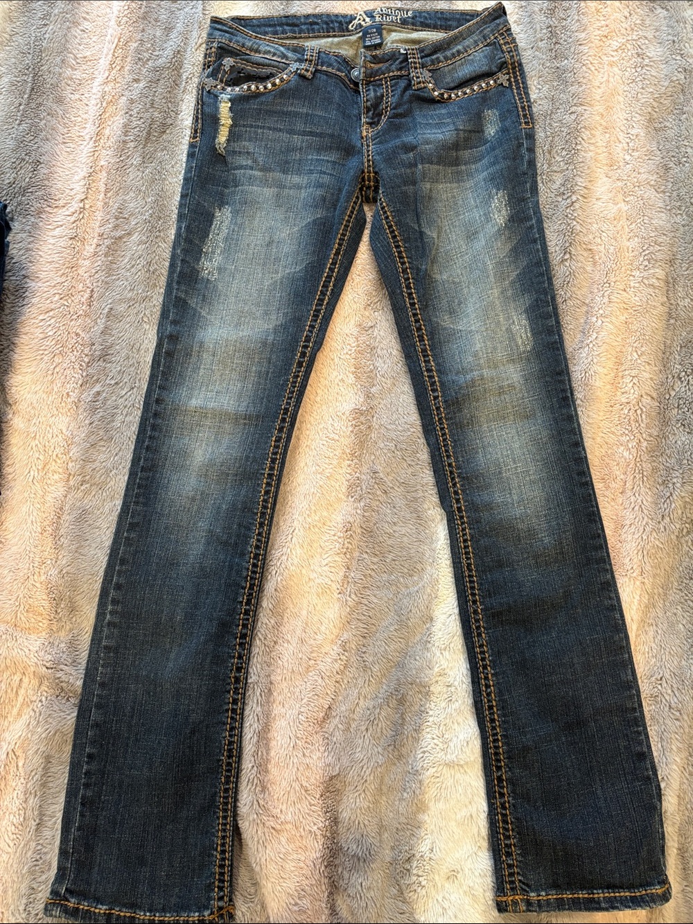 Antique Rivet Distressed Straight leg vintage Jeans